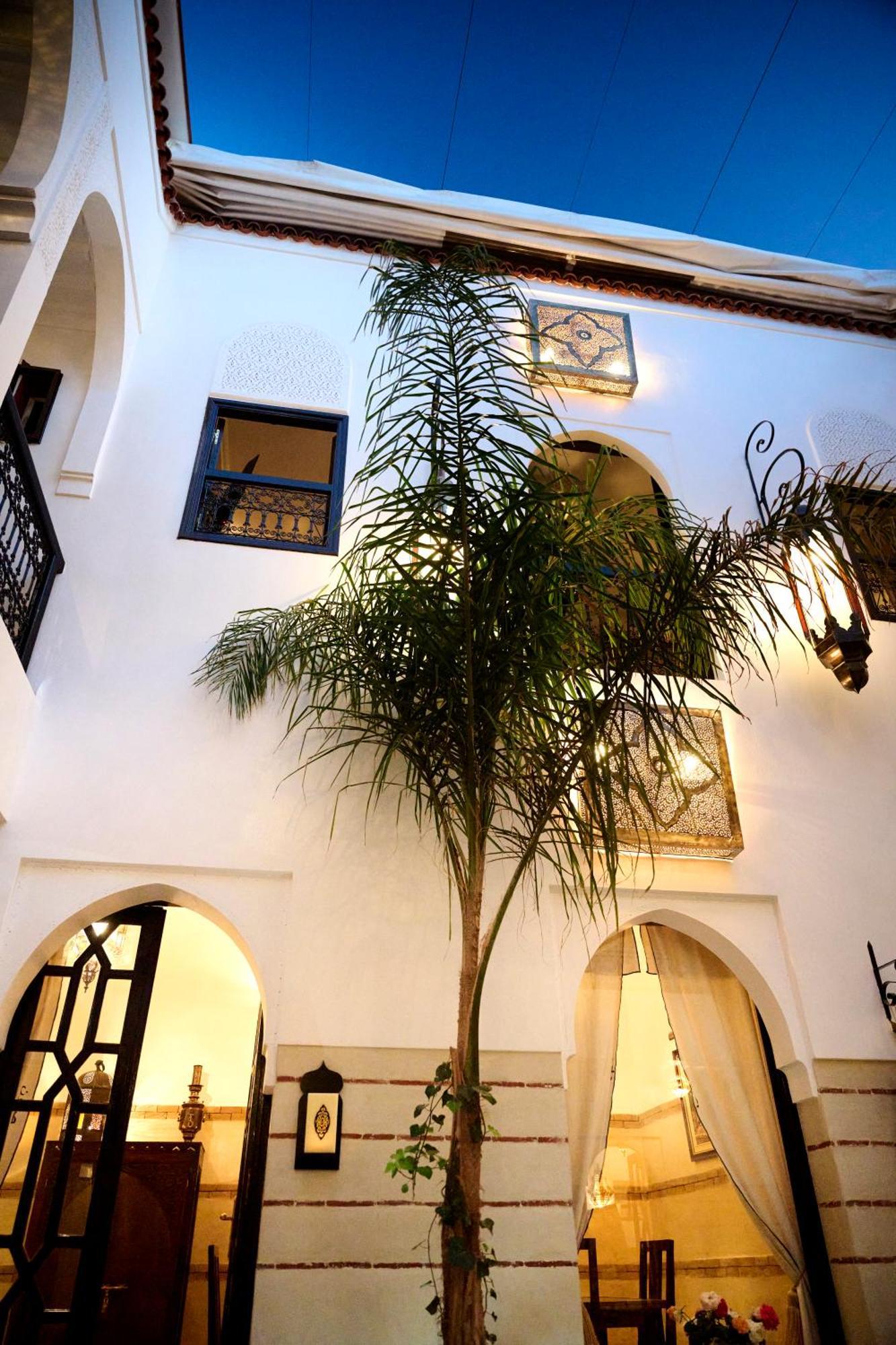 Riad Dar Amanza En Exclusivite Avec 4 Chambres Au Coeur De La Medina Marrakesh Exterior foto